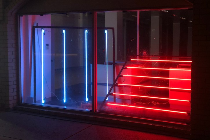 vertical blue lights and horizontal red lights