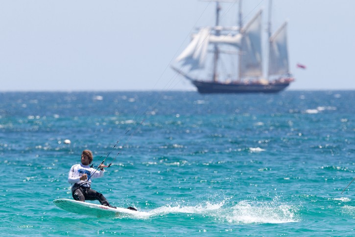 Kitesurfing at Leighton Beach captured by Travis Hayto