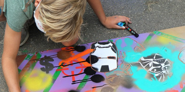 Fremantle Arts Centre kids classes - spraypainting