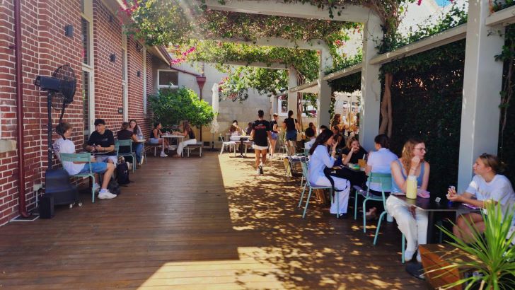 Kapara cafe courtyard
