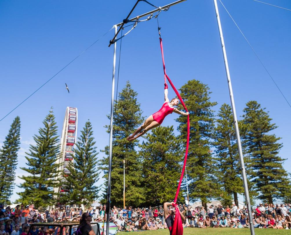 circus performers outside