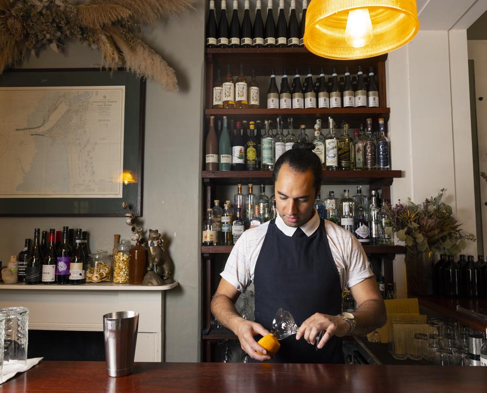 Bartender at Nieuw Ruin