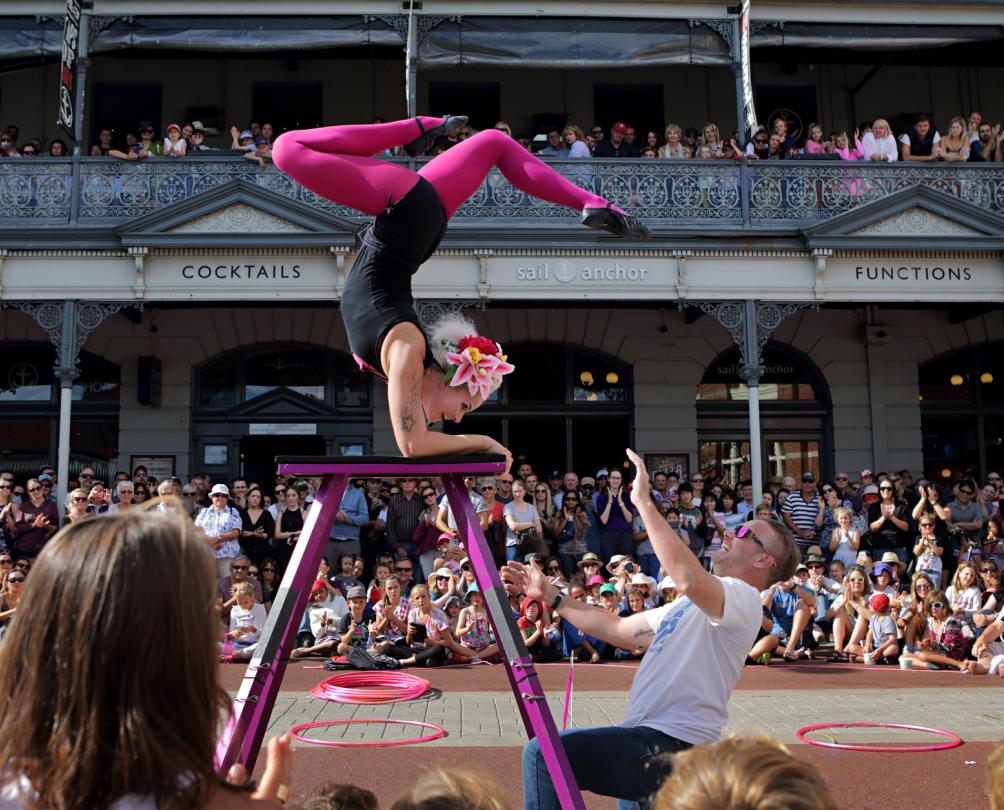 Fremantle International Street Arts Festival Lisa Lottie performs in front of the Sail & Anchor.