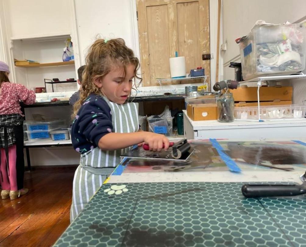 a kid making a screen print 